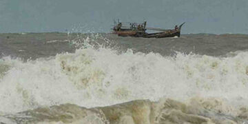 Bangladesh maritime ports asked to hoist warning signal 4 as deep depression continues