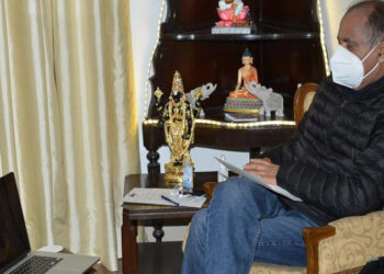 CM felicitates N.K. Singh on release of his autobiography