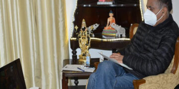 CM felicitates N.K. Singh on release of his autobiography
