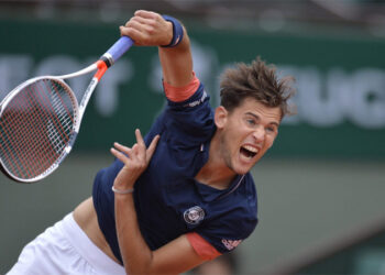 Zverev survives tight Cologne quarter-final encounter