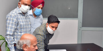 Brahm Mohindra launched web portal for Punjab Shehri Awas Yojna
