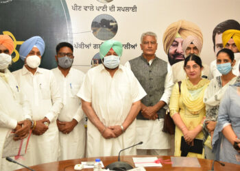 RAHUL GANDHI, CAPT AMARINDER VOW TO FORCE CENTRE TO REVOKE BLACK FARM LAWS
