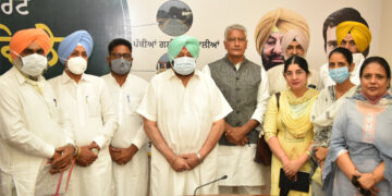 RAHUL GANDHI, CAPT AMARINDER VOW TO FORCE CENTRE TO REVOKE BLACK FARM LAWS