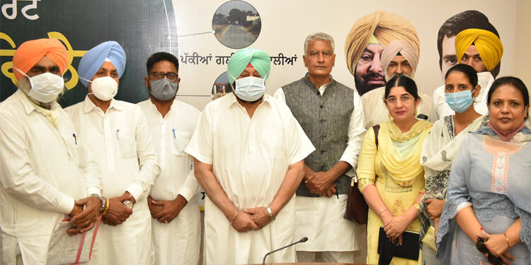RAHUL GANDHI, CAPT AMARINDER VOW TO FORCE CENTRE TO REVOKE BLACK FARM LAWS
