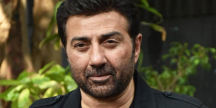 Dharmendra, Bobby wish Sunny Deol on his 64th birthday