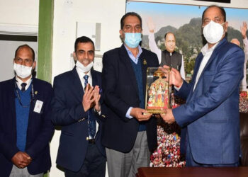 CM honours Police Inspector Mahinder Kumar Sharma
