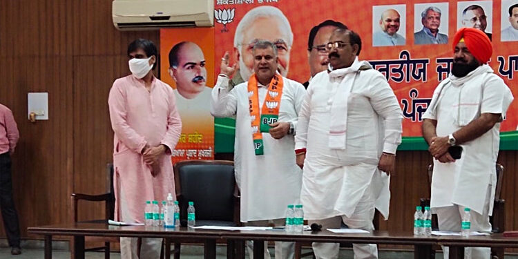 Devi Dyal Prasher of Brahmin sahba Punjab joins BJP.