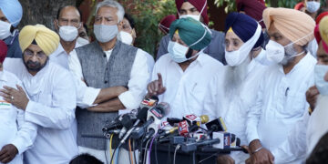 PUNJAB COMES TOGETHER TO SAVE ITS FARMERS, LEADERS OF ALL PARTIES EXCEPT BJP JOIN CM AT MEET WITH GOVERNOR