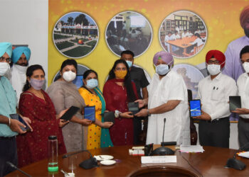 PUNJAB CM VIRTUALLY DISTRIBUTES 2625 TABLETS IN GOVT PRIMARY SCHOOLS, INAUGURATES 1467 SMART SCHOOLS