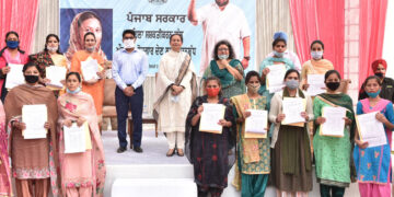 Big leap towards women empowerment; Aruna Chaudhary hands over appointment letters to 362 Anganwadi Supervisors