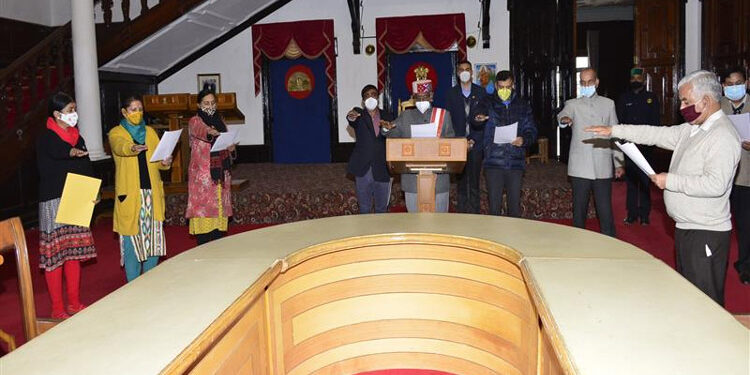 Governor administer Constitution oath to officials