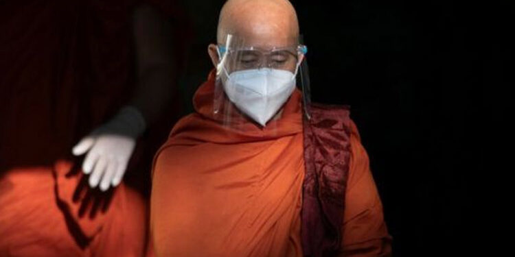 Myanmar hardline monk Wirathu surrenders before Police