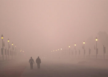 With low visibility and thick haze, Delhi’s air quality remains ‘very poor’
