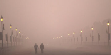 With low visibility and thick haze, Delhi’s air quality remains ‘very poor’