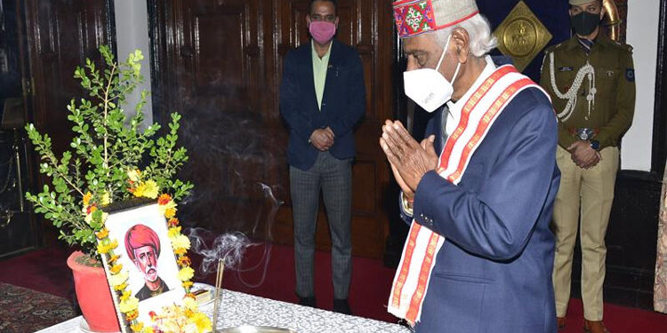 Governor pays floral tribute to Jyotirao Phule