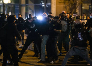 Violence erupts in Washington as protesters clash with Trump supporters