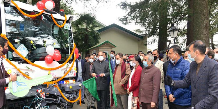 CM flags off sweeping machine under Shimla Smart City