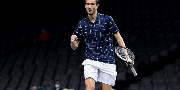 Medvedev cruises into ATP Finals semis unbeaten