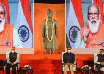 PM unveils statue of Swami Vivekananda at JNU Campus