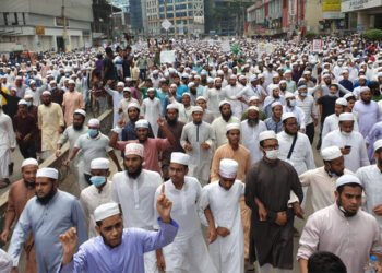 Police foil protest march by Islamist organisations to the French embassy in Dhaka