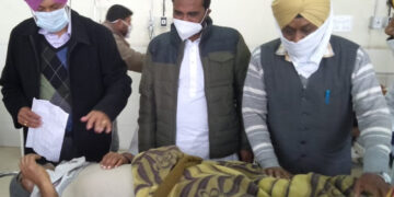 Balbir Sidhu meets injured farmers in Civil Hospital, Mohali