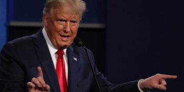 Trump refuses to budge over aid bill, imperilling jobless benefits for millions
