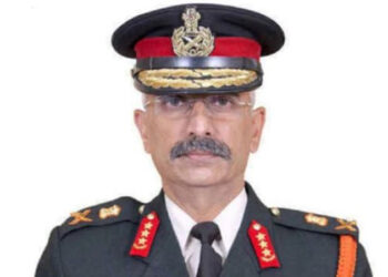 Army chief awards troops deployed at Rezang La, Rechen La heights, LAC sector