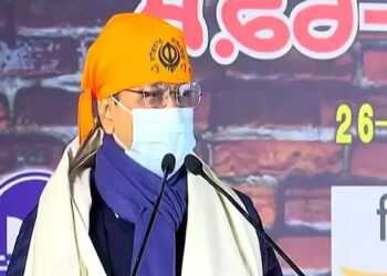 ‘Debate with farmer leaders in public on new laws’:At Singhu protest site, Kejriwal throws challenge to Centre