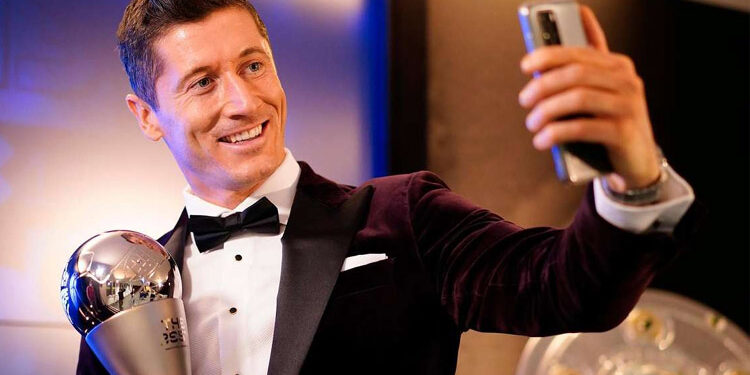 Lewandowski beats Messi and Ronaldo to FIFA Best Player Award