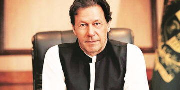 Pak Army chief meets PM Imran Khan, discusses security situation