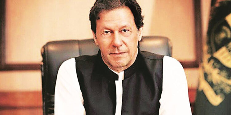 Pak Army chief meets PM Imran Khan, discusses security situation
