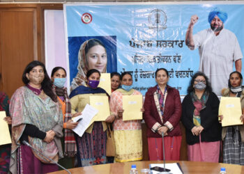 Empowering women; Aruna Chaudhary hands over appointment letters to 34 Anganwadi Supervisors