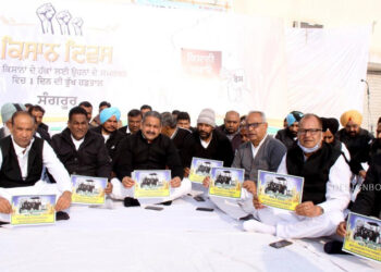 Punjab Education Minister Singla sits on Hunger Strike in solidarity with farmers & Arhtiyas