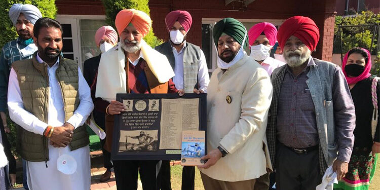Health Minister Balbir Singh Sidhu honoured with Baba Banda Singh Bahadur Memorial Award for fighting Corona