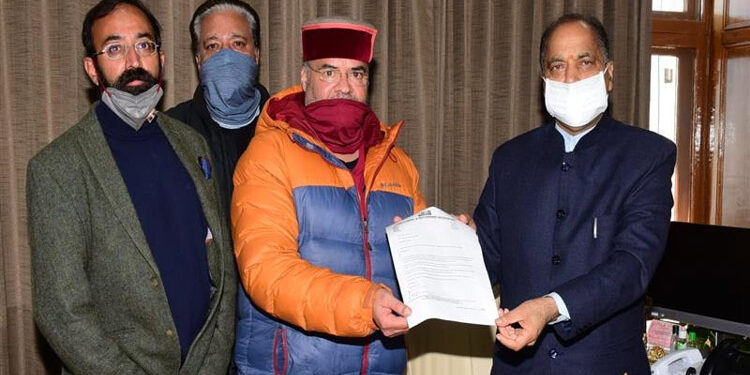 Deputation of Shimla Hotel and Restaurant Association calls on CM