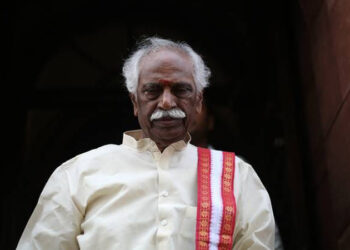 Governor sends off relief material to fire incident affected families