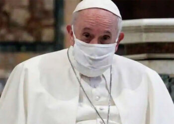 Pope criticises people going on holiday to flee COVID lockdowns