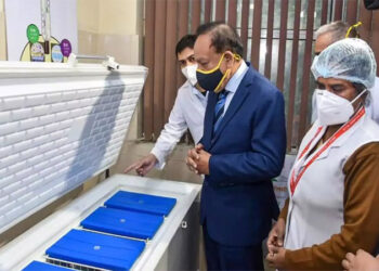 Health Minister Dr Harsh Vardhan visits two mock vaccination sites in Delhi to review dry run drill for COVID19 vaccine