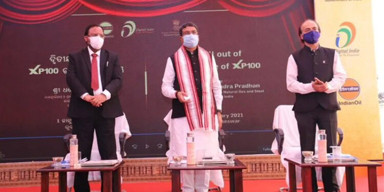 Petroleum Minister launches Missed Call Facility for LPG consumers